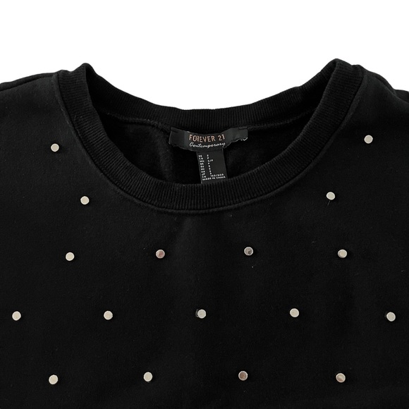 Forever 21 Cropped Studded Sweatshirt Black Size Small - Picture 2 of 4
